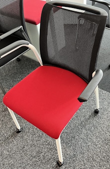 Krzesło konferencyjne STEELCASE Reply czerwono czarne