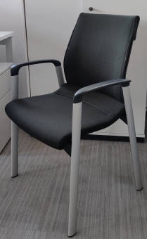 Krzesło konferencyjne WILKHAHN MODUS czarne, szara baza