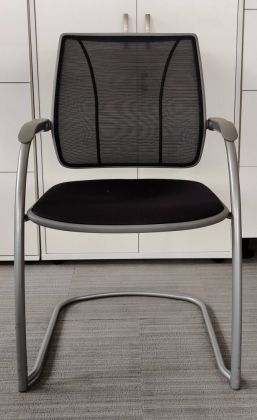 Krzesło konferencyjne Human Scale płoza, kat. B - zdjęcie główneKrzesło konferencyjne Human Scale płoza, kat. B - zdjęcie główne