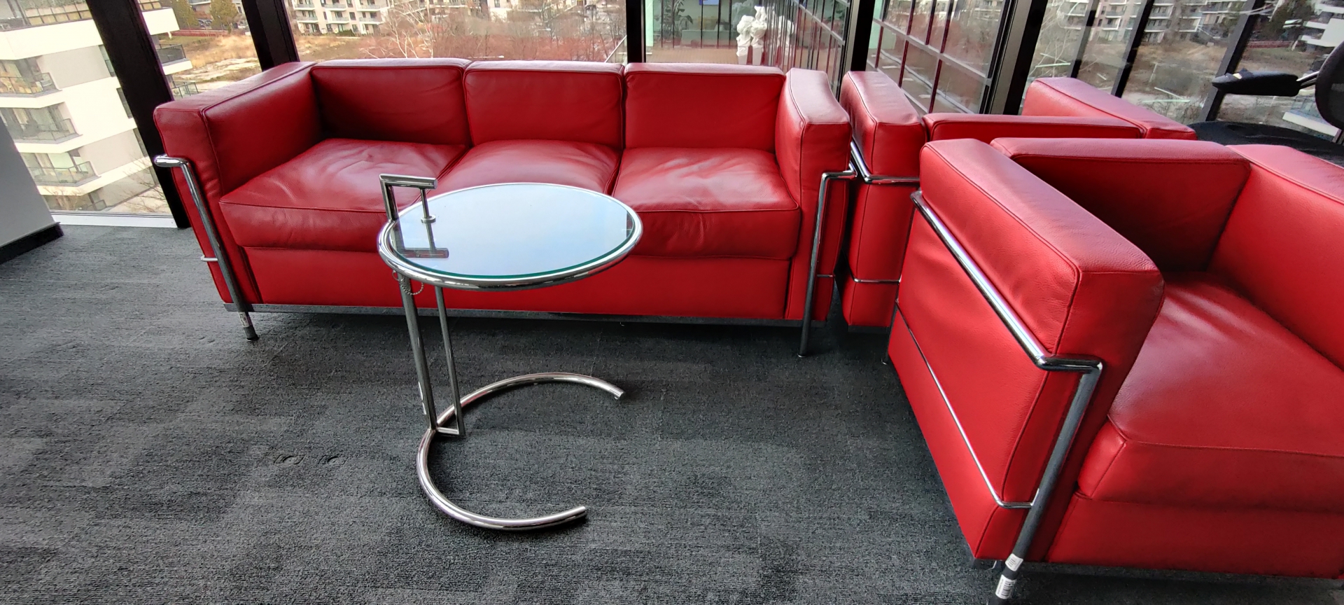Sofa czerwona 2-os. skóra LC2 180x70 (Corbusier)