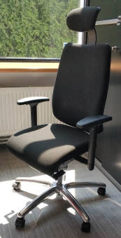 Fotel obrotowy ONDA z zagłówkiem czarna