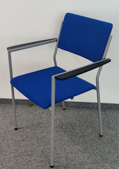 Krzesła konferencyjne FORM niebieskie, baza szara