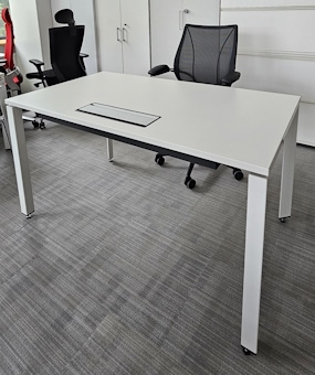 Biurko STEELCASE FrameOne 140x80 białe