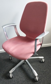Krzesło konferencyjne KINNARPS wrzosowe aluminium