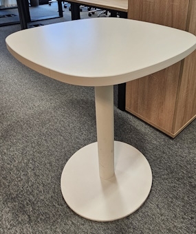 Stolik 70x70 biały wyoblony kwadrat