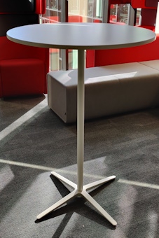 Stolik konferencyjny BENE śr. 80 cm biały, krzyżak