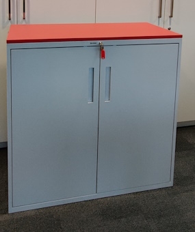Szafa BENE 2OH metalowa biała szer. 100 cm, czerwony top