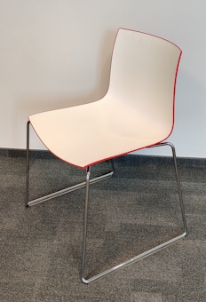 Krzesło kantyna ARPER czerwone