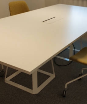 Stół konferencyjny biały 277x120cm