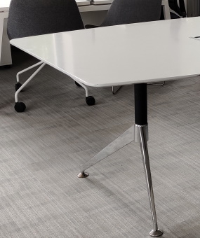 Stół konf. 240x120 biały, noga czarna-chrom smukła;