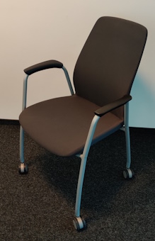 Krzesło konferencyjne Kinnarps 5000CV ciemnoszare kółka