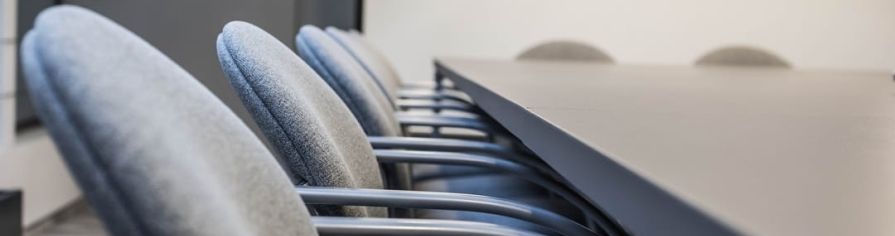 Jak często wymieniać meble biurowe? Praktyczny przewodnik dla firm