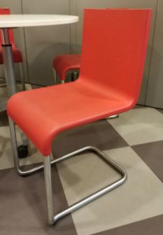 Krzesło kantyna VITRA czerwone tworzywo, płoza