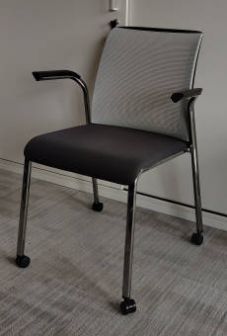 Krzesło Steelcase szare, siatka, na kółkach