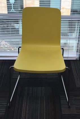 Krzesło kantyna Scandiform Pompidou żółte - zdjęcie główneKrzesło kantyna Scandiform Pompidou żółte - zdjęcie główne