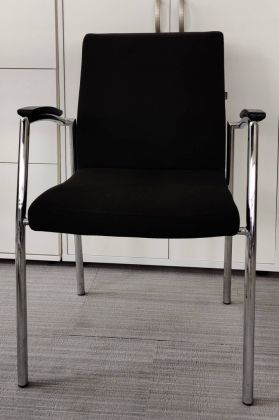 Krzesło konferencyjne BEJOT czarne, baza chrom - zdjęcie główneKrzesło konferencyjne BEJOT czarne, baza chrom - zdjęcie główne
