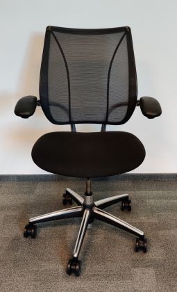 Fotel obrotowy Human Scale czarna siatka  aluminium - zdjęcie główneFotel obrotowy Human Scale czarna siatka  aluminium - zdjęcie główne