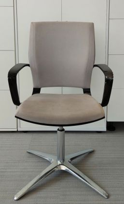 Krzesło Kloeber czarna skorupa, beżowe siedzisko - zdjęcie główneKrzesło Kloeber czarna skorupa, beżowe siedzisko - zdjęcie główne