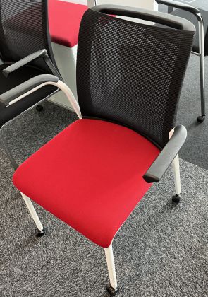 Krzesło konferencyjne STEELCASE Reply czerwono czarne - zdjęcie główneKrzesło konferencyjne STEELCASE Reply czerwono czarne - zdjęcie główne