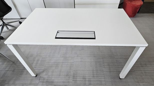 Biurko STEELCASE FrameOne 140x80 białe - zdjęcie główneBiurko STEELCASE FrameOne 140x80 białe - zdjęcie główne