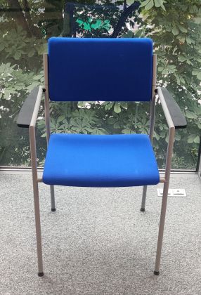 Krzesła konferencyjne FORM niebieskie, baza szara - zdjęcie główneKrzesła konferencyjne FORM niebieskie, baza szara - zdjęcie główne