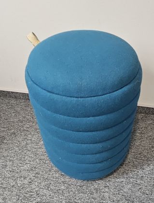 Pufa wysoka ciemnoniebieska - zdjęcie głównePufa wysoka ciemnoniebieska - zdjęcie główne