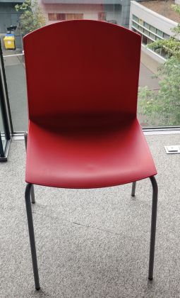 Krzesło do kantyny tworzywo czerwone - zdjęcie główneKrzesło do kantyny tworzywo czerwone - zdjęcie główne