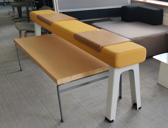 Siedzisko STEELCASE B-Free 240x35xH72 żółty, białe nogi - zdjęcie główneSiedzisko STEELCASE B-Free 240x35xH72 żółty, białe nogi - zdjęcie główne