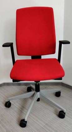 Fotel obrotowy ProfiM Raya tapicera czerwona - zdjęcie główneFotel obrotowy ProfiM Raya tapicera czerwona - zdjęcie główne