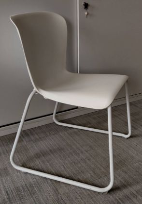 Krzesło do kantyny Steelcase białe, płozy białe - zdjęcie główneKrzesło do kantyny Steelcase białe, płozy białe - zdjęcie główne