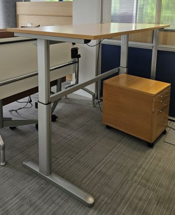 Biurko elektryczne Steelcase 160x80 buk - zdjęcie główneBiurko elektryczne Steelcase 160x80 buk - zdjęcie główne