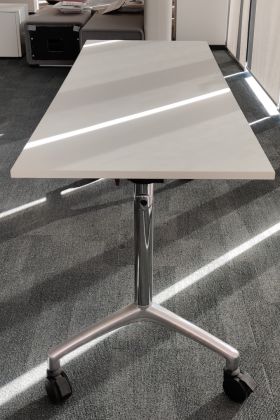 Stół składany BENE 160x60 biały kółka - zdjęcie główneStół składany BENE 160x60 biały kółka - zdjęcie główne