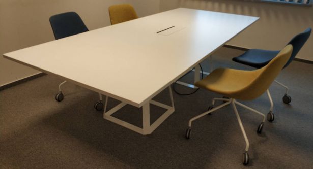 Stół konferencyjny biały 277x120cm - zdjęcie główneStół konferencyjny biały 277x120cm - zdjęcie główne
