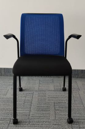 Krzesło konferencyjne Steelcase Reply czarne siatka niebieska - zdjęcie główneKrzesło konferencyjne Steelcase Reply czarne siatka niebieska - zdjęcie główne