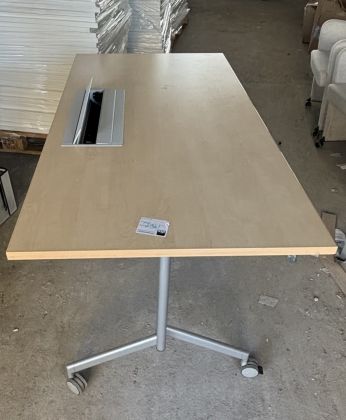 Stół składany Kinnarps brzoza 140x70 - zdjęcie główneStół składany Kinnarps brzoza 140x70 - zdjęcie główne