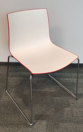 Krzesło kantyna ARPER czerwone - zdjęcie główneKrzesło kantyna ARPER czerwone - zdjęcie główne