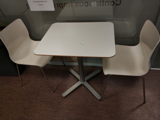 Stół do kantyny IKEA niski 70x60 - zdjęcie główneStół do kantyny IKEA niski 70x60 - zdjęcie główne