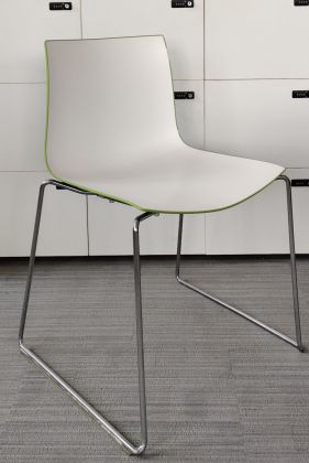 Krzesło kantyna ARPER zielone - zdjęcie główneKrzesło kantyna ARPER zielone - zdjęcie główne