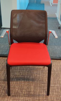 Krzesło konferencyjne Meda Slim czerwone - zdjęcie główneKrzesło konferencyjne Meda Slim czerwone - zdjęcie główne