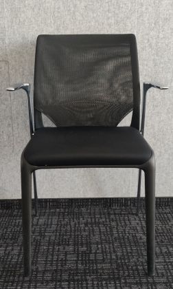 Krzesło konferencyjne Meda Slim czarne - zdjęcie główneKrzesło konferencyjne Meda Slim czarne - zdjęcie główne