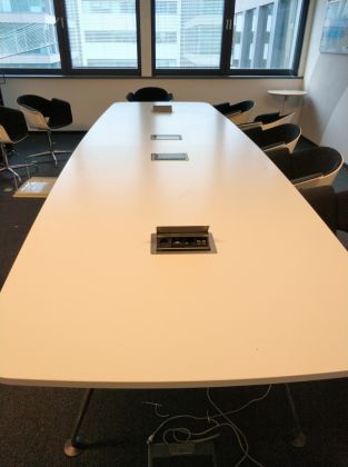 Stół konferencyjny VITRA biały duży 440x140 - zdjęcie główneStół konferencyjny VITRA biały duży 440x140 - zdjęcie główne