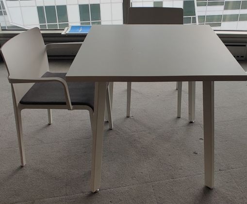 Stół 80x80 biały 4 nogi - zdjęcie główneStół 80x80 biały 4 nogi - zdjęcie główne