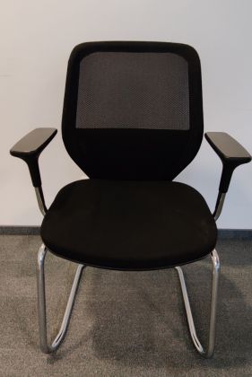 Krzesło konferencyjne Orangebox czarna siatka chrom - zdjęcie główneKrzesło konferencyjne Orangebox czarna siatka chrom - zdjęcie główne