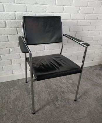 Krzesło konferencyjne FORM skóra czarne - zdjęcie główneKrzesło konferencyjne FORM skóra czarne - zdjęcie główne