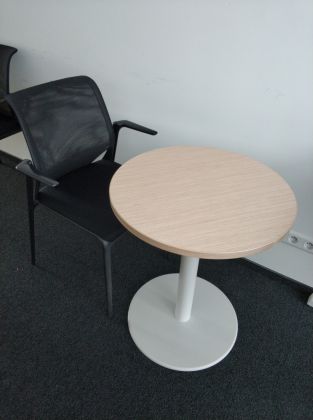 Stoliki Steelcase dąb śr. 80 - zdjęcie główneStoliki Steelcase dąb śr. 80 - zdjęcie główne