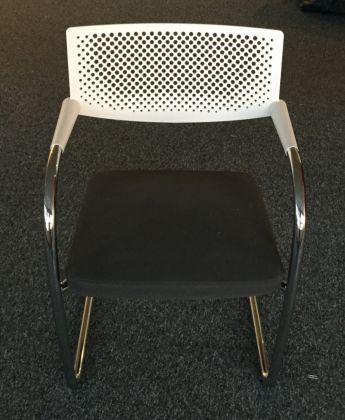 Krzesło konf. VITRA Vis a Vis białe oparcie, czarna tapicerka - zdjęcie główneKrzesło konf. VITRA Vis a Vis białe oparcie, czarna tapicerka - zdjęcie główne