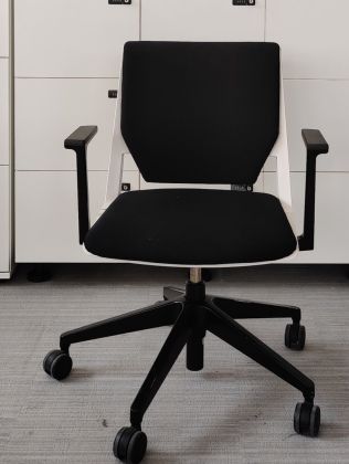 Krzesło konferencyjne obrotowe HAWORTH VERY czarne - zdjęcie główneKrzesło konferencyjne obrotowe HAWORTH VERY czarne - zdjęcie główne