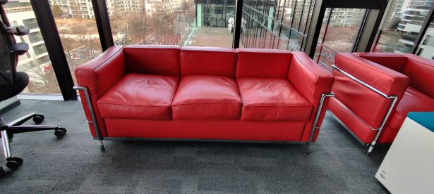 Sofa czerwona 2-os. skóra LC2 180x70 (Corbusier) - zdjęcie główneSofa czerwona 2-os. skóra LC2 180x70 (Corbusier) - zdjęcie główne