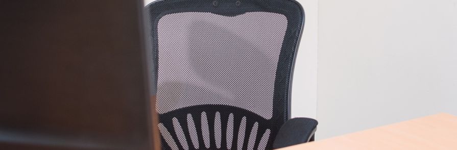 Jak wybrać najlepszy używany fotel ergonomiczny do biura?