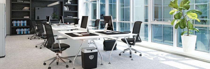 5 powodów, dla których firmy wybierają meble z outletu